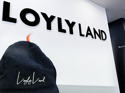 LOYLY LAND 関内⾺⾞道